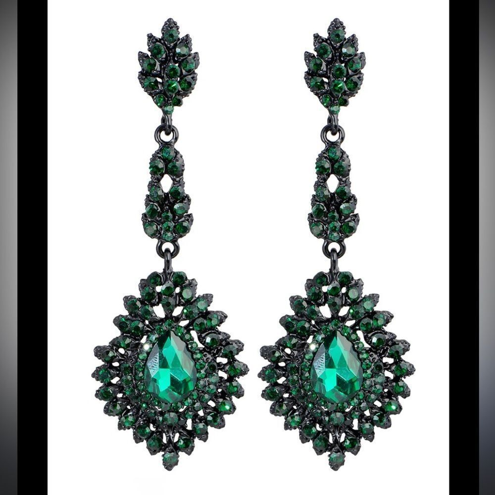 Elegant Green Drop Earrings A1147